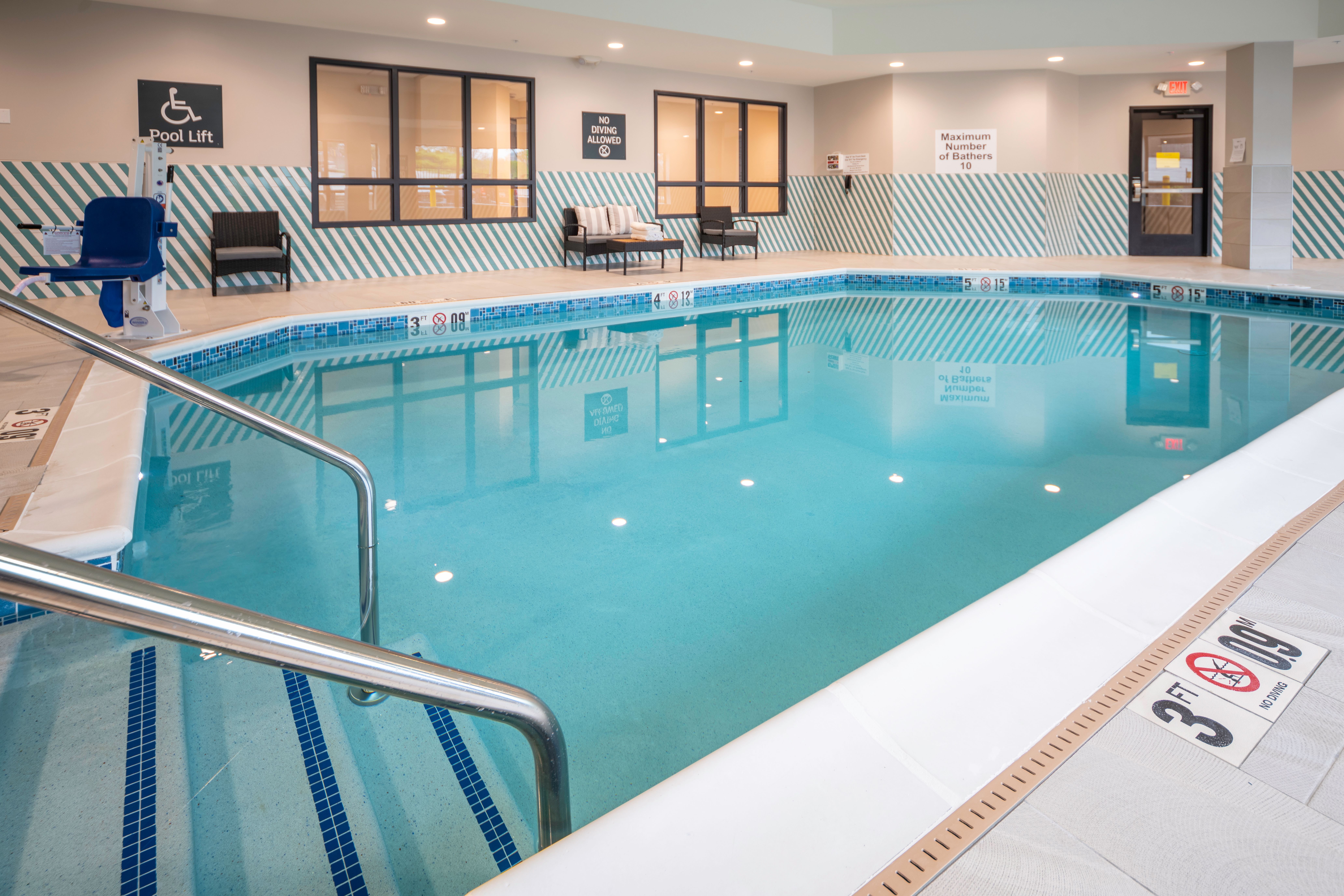 Holiday Inn St. Louis - Creve Coeur 20/45