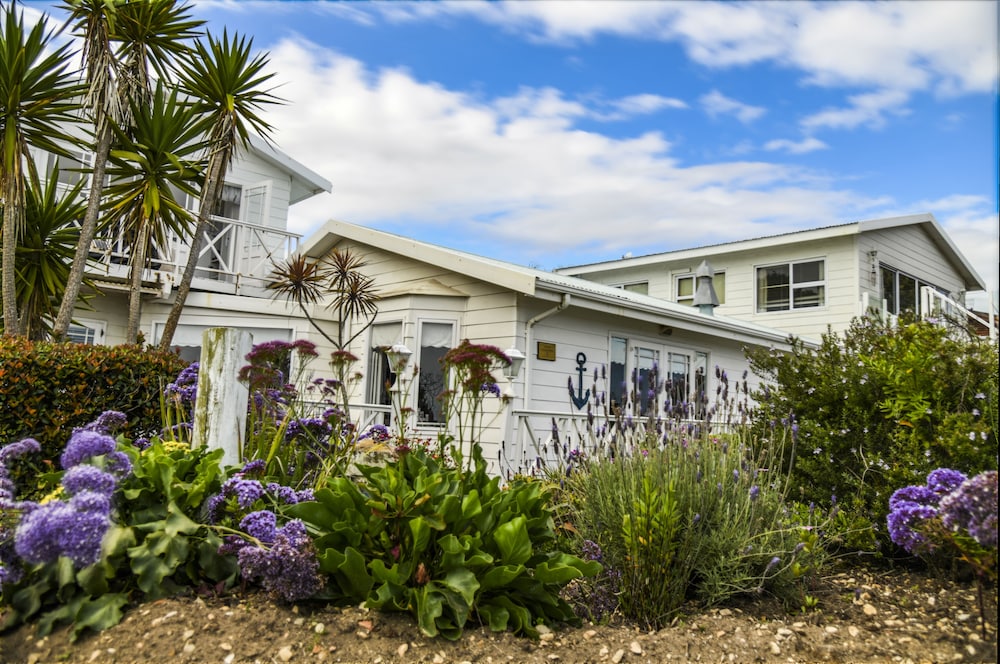 Brenton Beach House 44/50