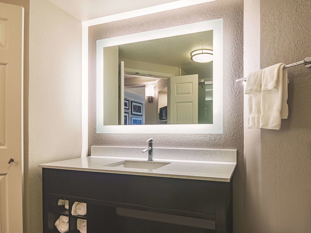 La Quinta Inn Suites Oklahoma City Nw Expwy 11/47