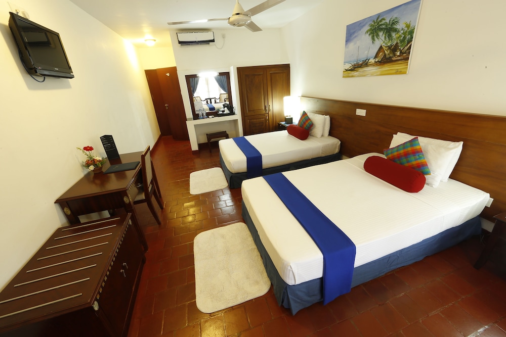 Catamaran Beach Hotel 4/30