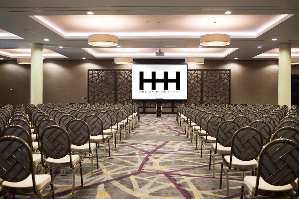 Heston Hyde Hotel 37/43