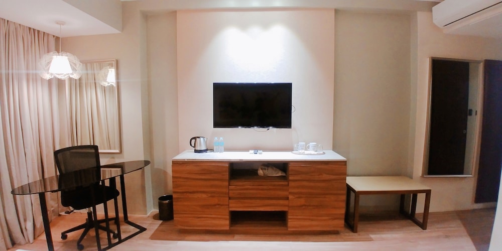 Boracay Ocean Club Beach Resort 66/77