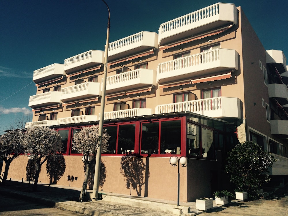 Fanari Hotel 2/40