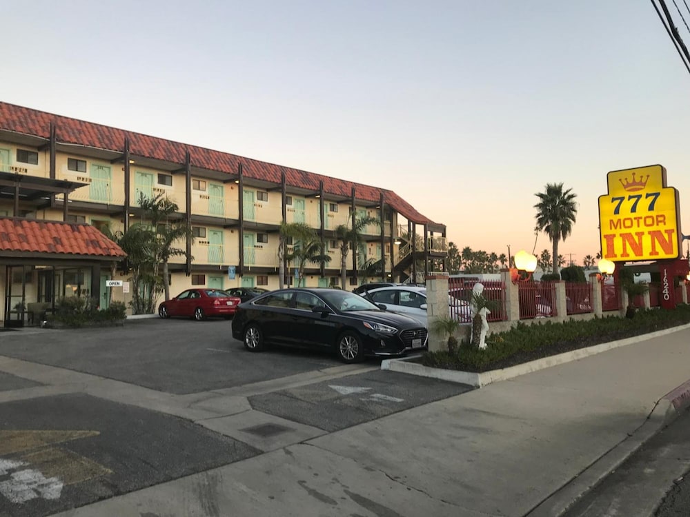 777 Motor Inn Huntington Beach 37/45