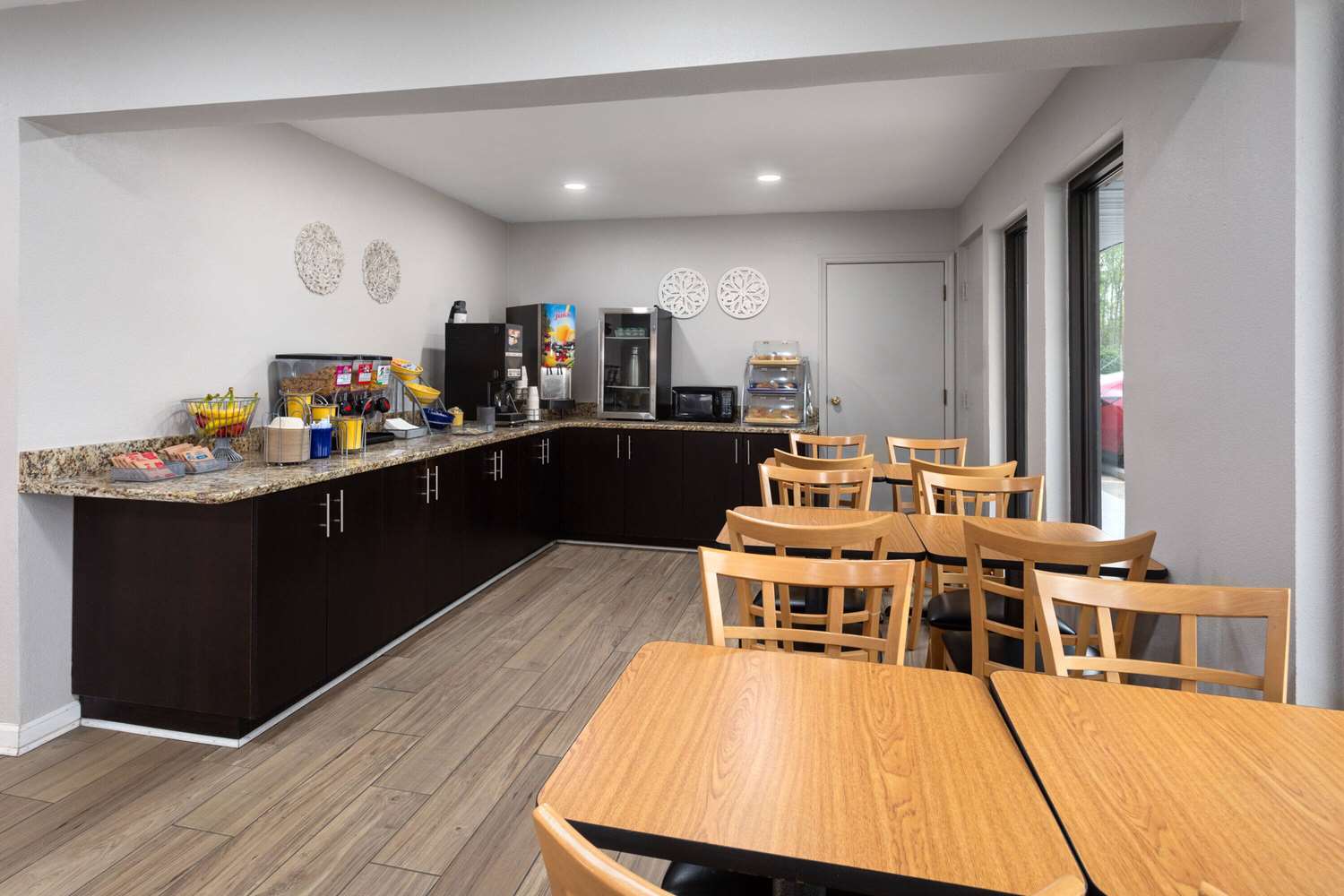 Days Inn by Wyndham Douglasville-Atlanta-Fairburn Road 13/20