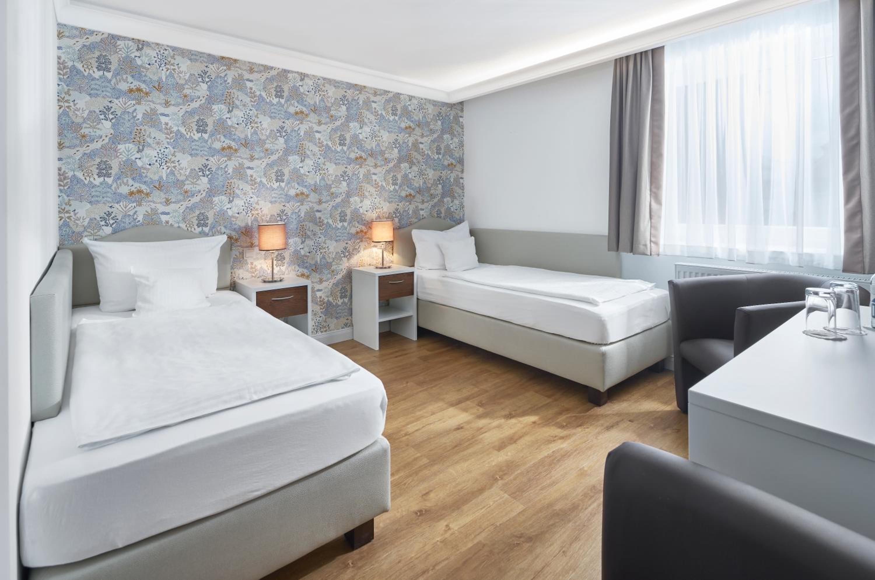 غرفة قياسية بسريرين منفصلين، Hotel Kraft Munchen 2/3
