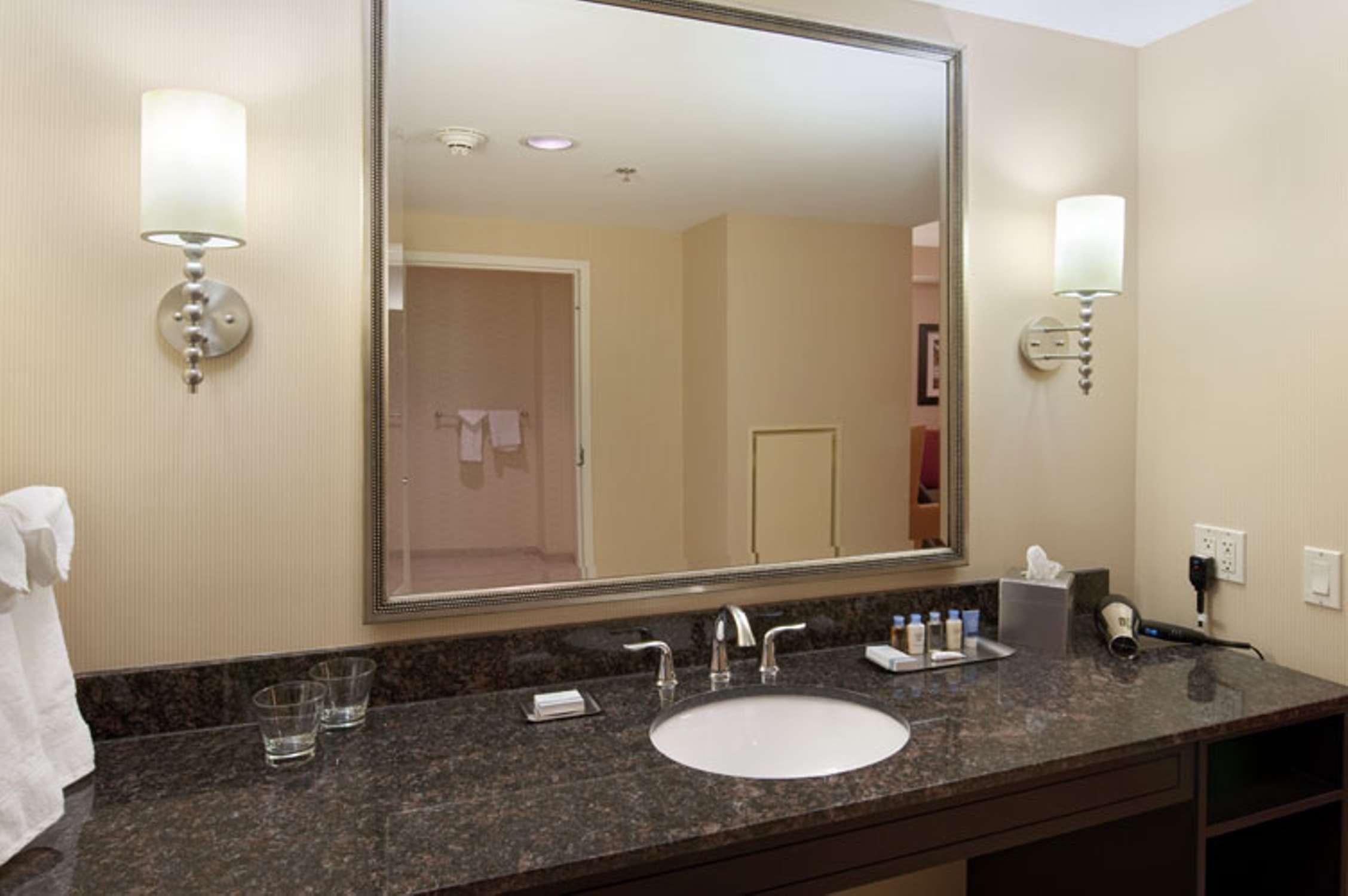 SIGNATURE, 2 ROOMS, SUITE, KING BED