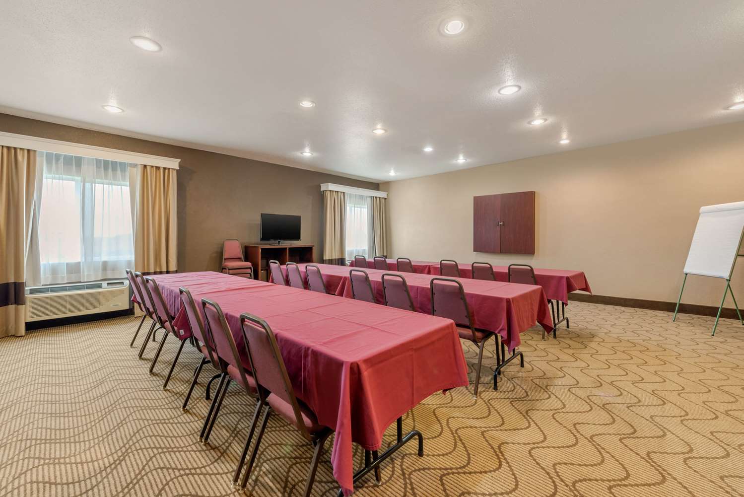 Comfort Inn Warren I-69 26/30