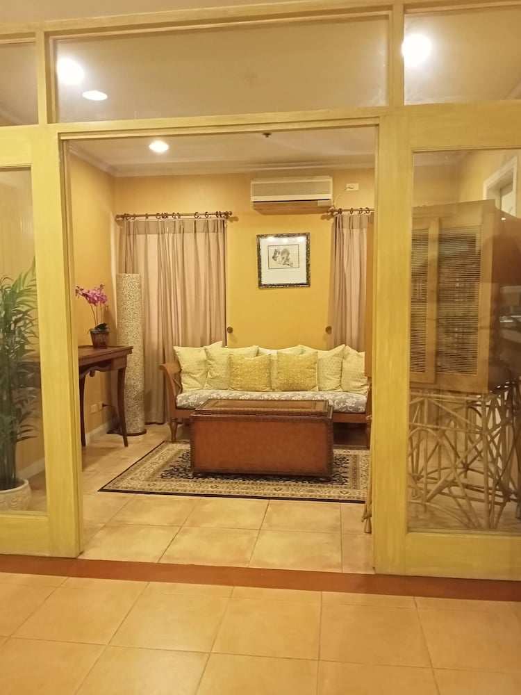 Sophia Suites Residence Hotel 18/45
