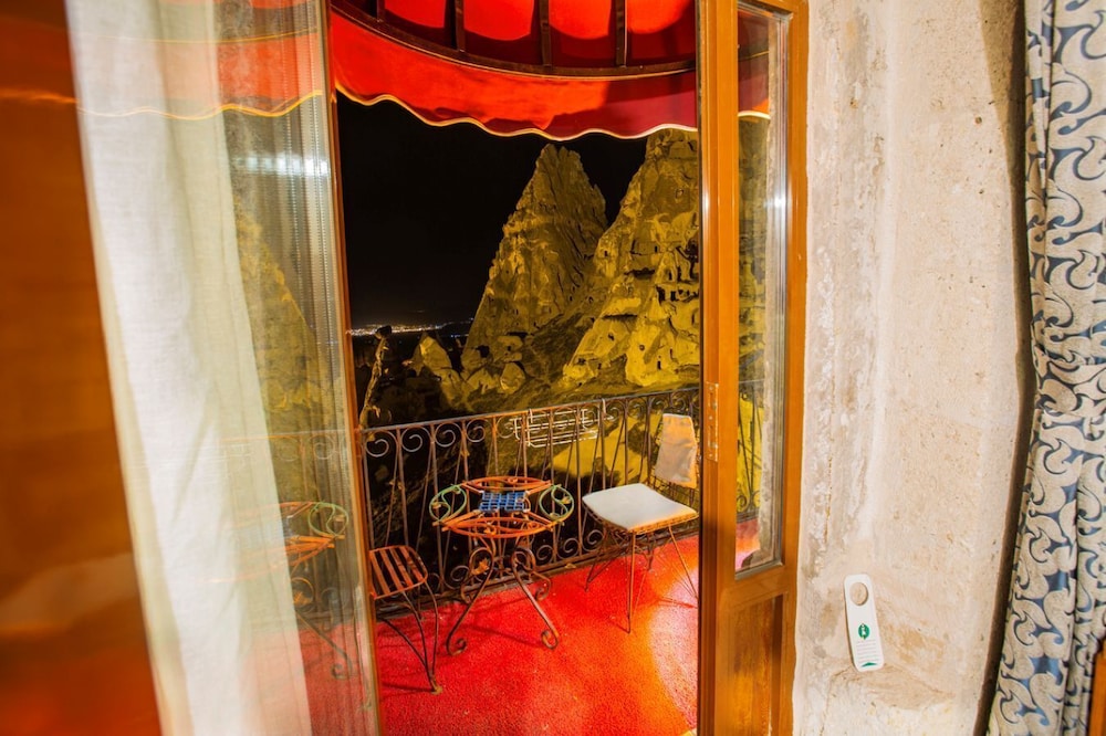 Caldera Hotel 30/77