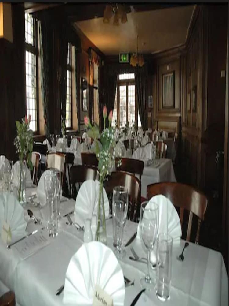 The White Hart Hotel 44/56