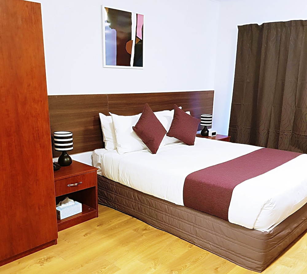 Garden Inn Airport 7/50