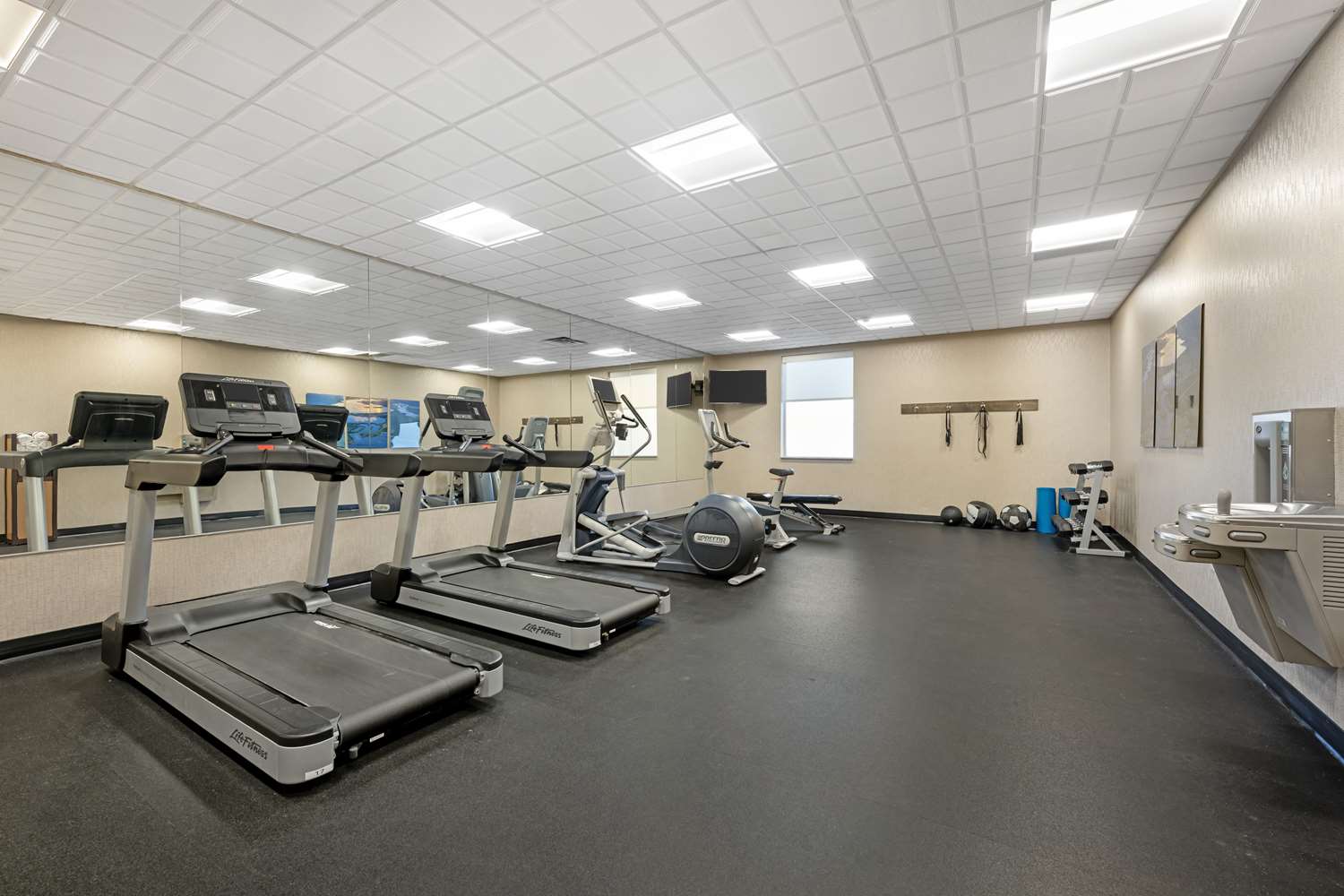 Best Western Plus Lakeview Hotel 24/48