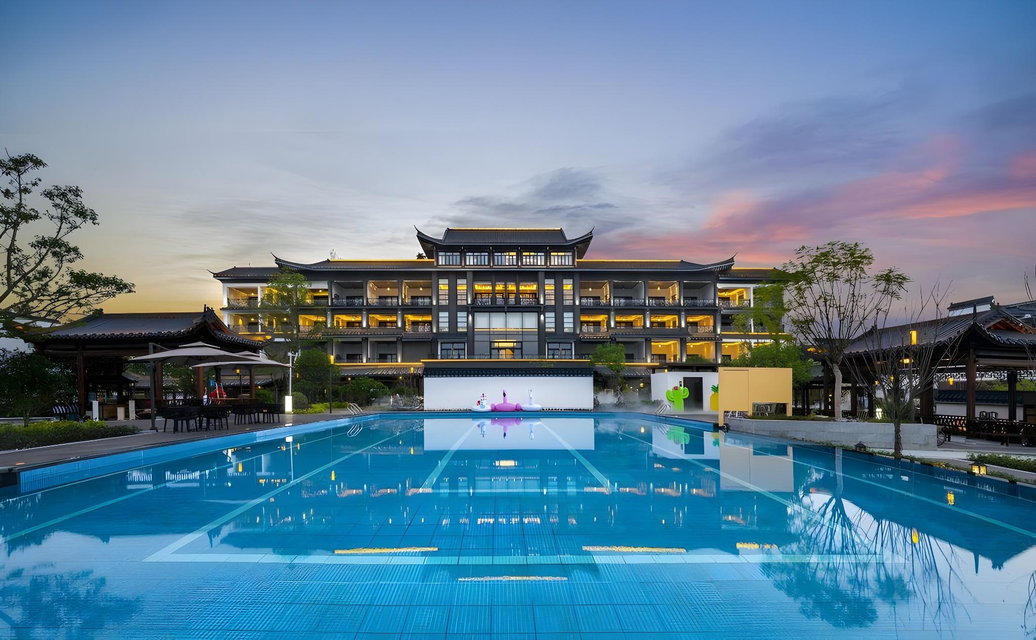 Nine View Lake Fondney Hot Spring Hotel in MEIZHOU