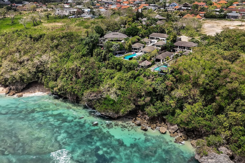 Suluban Cliff Bali Villa 44/50