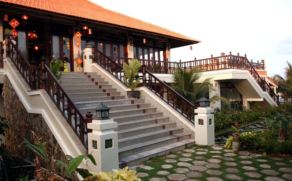 Saigon Emerald Resort 18/72
