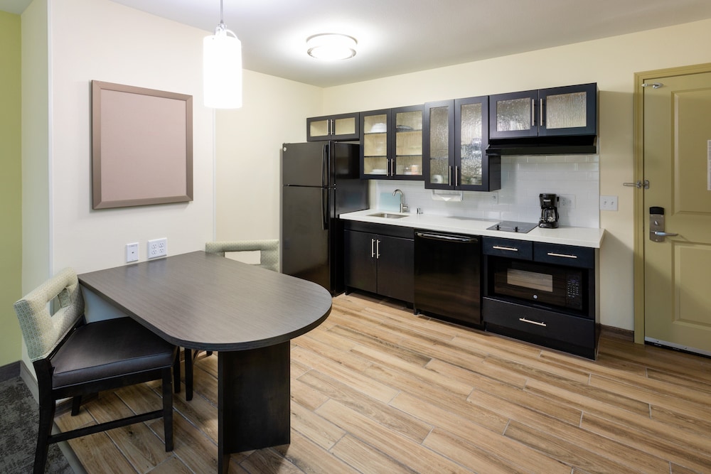 Candlewood Suites Rochester Mayo Clinic Area 50/50