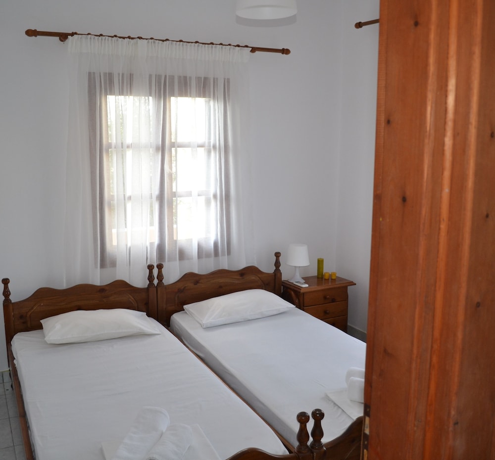 SUPERIOR, DOUBLE OR TWIN BED