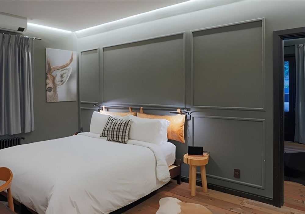 1 Bedroom, Premier, Suite, King Bed, Balcony, Hotel Ort 2/2