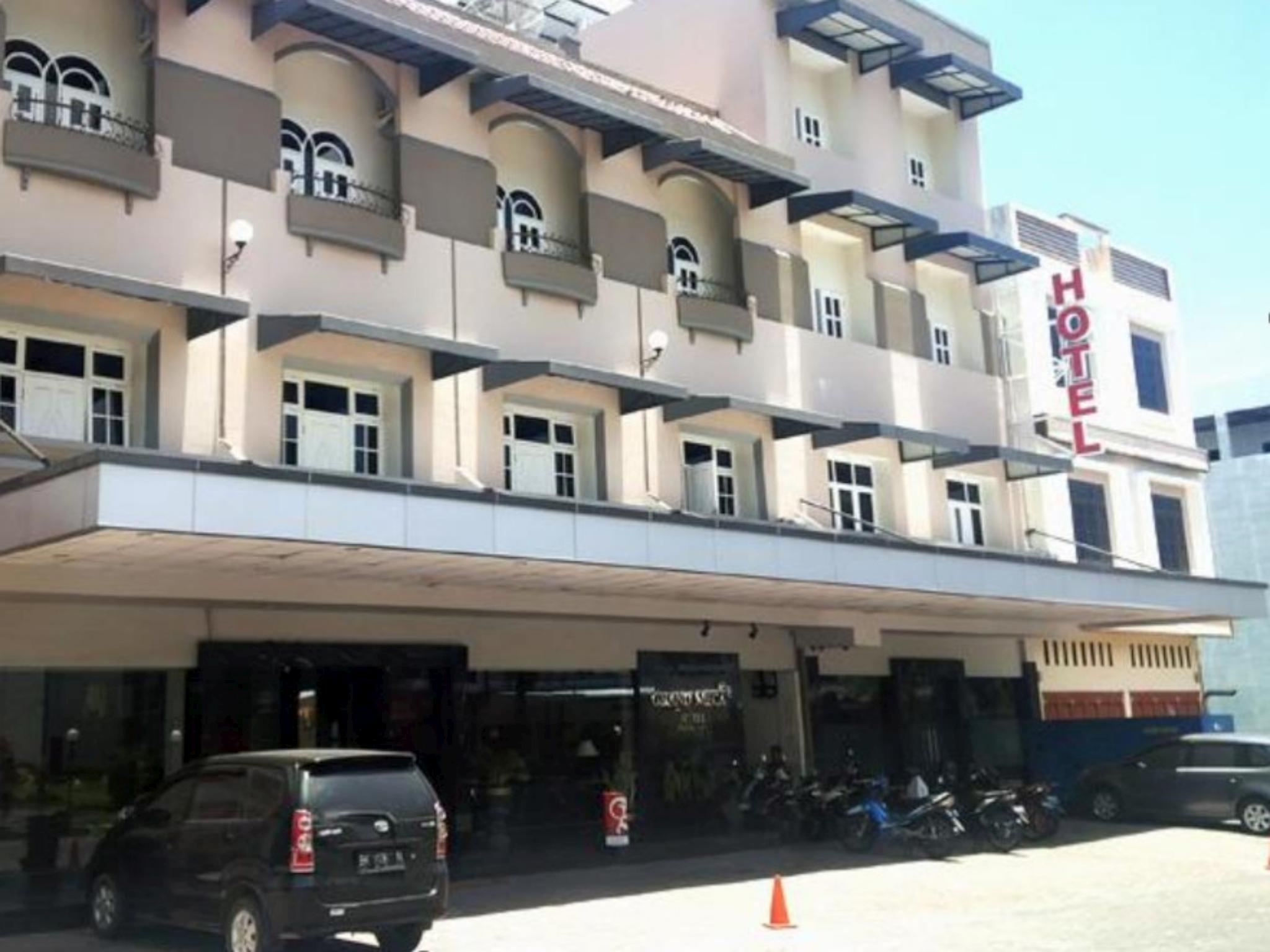 Grand Mega Hotel 2/26
