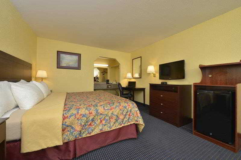 Best Western Gun Barrel City Inn 14/27