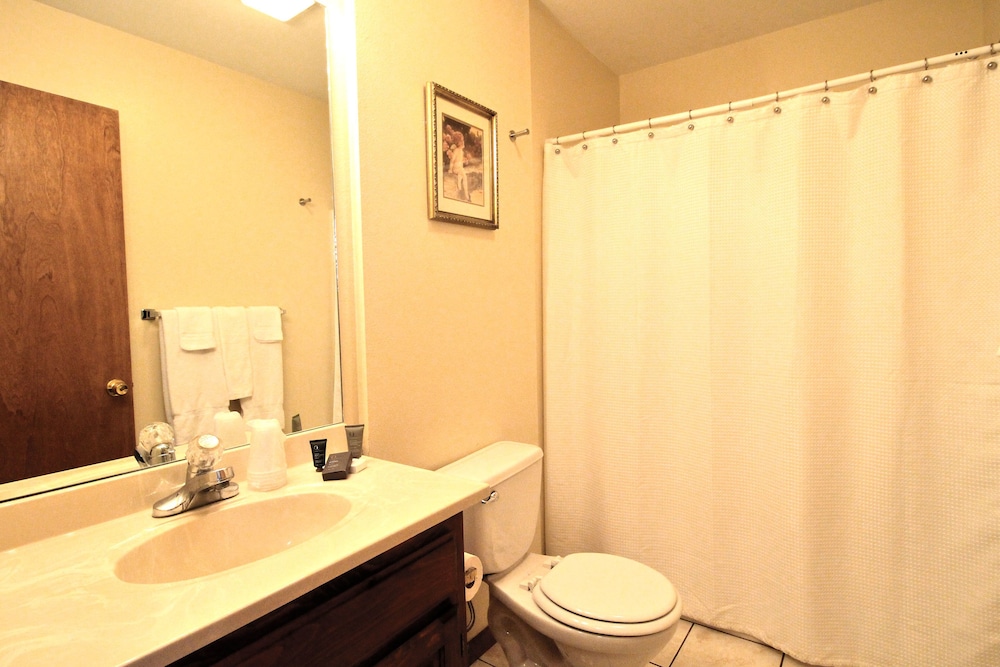 Peach Tree Inn & Suites 61/67