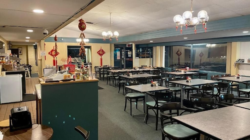 Lively Inn & Suites 43/61