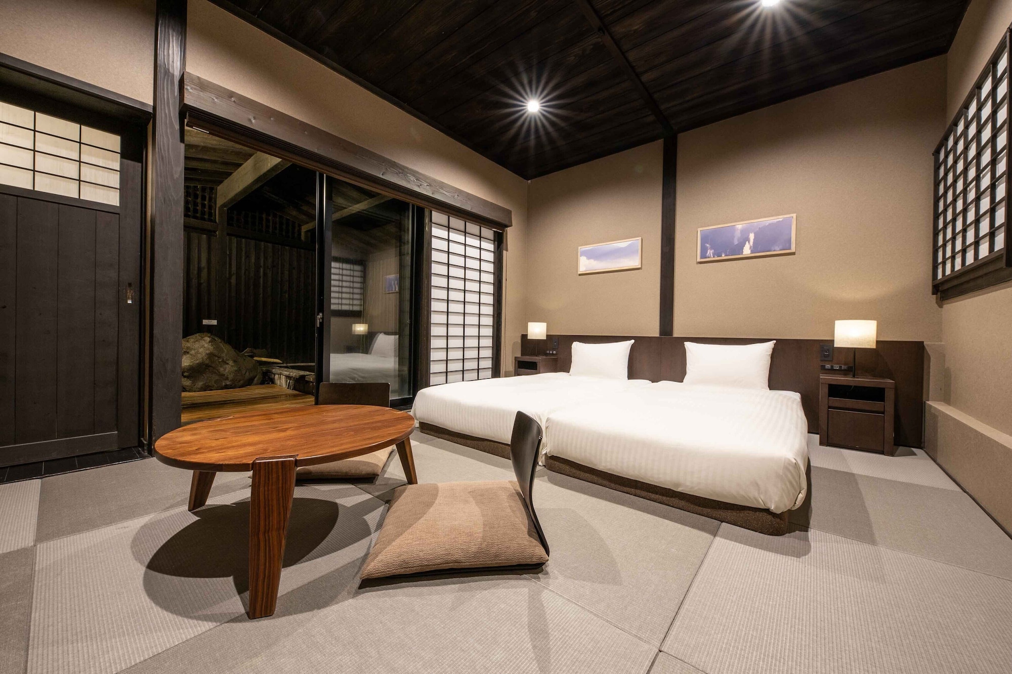 Deluxe, Twin Beds