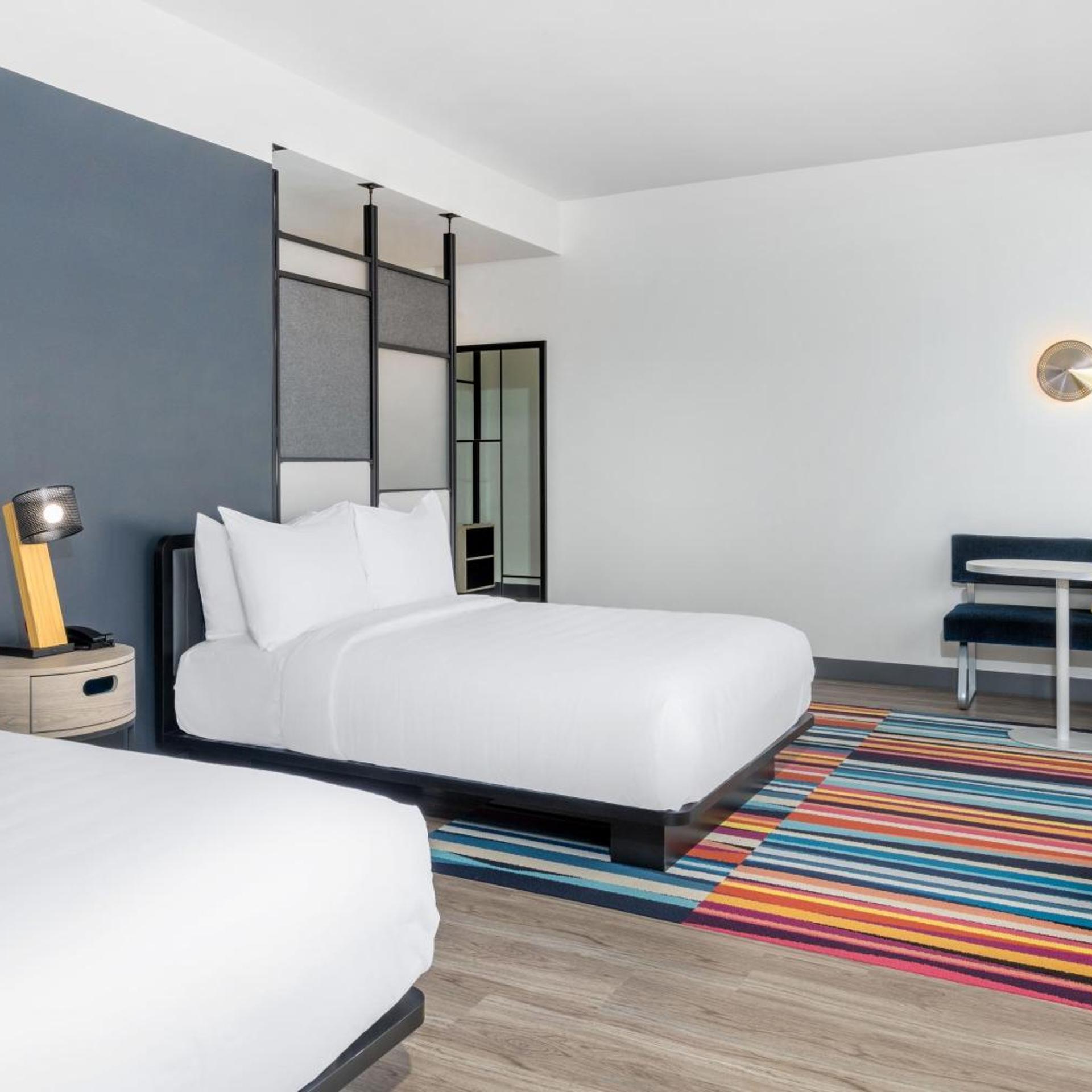 Savvy, Guest Room, 2 Queen Beds