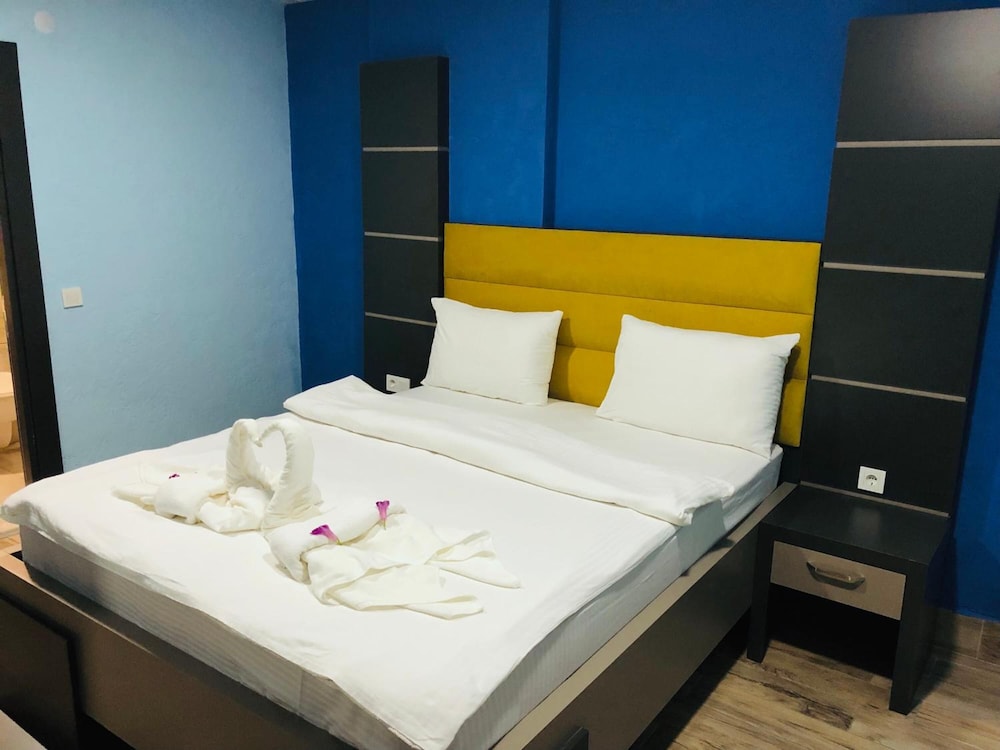 Ale Park Hotel 11/80