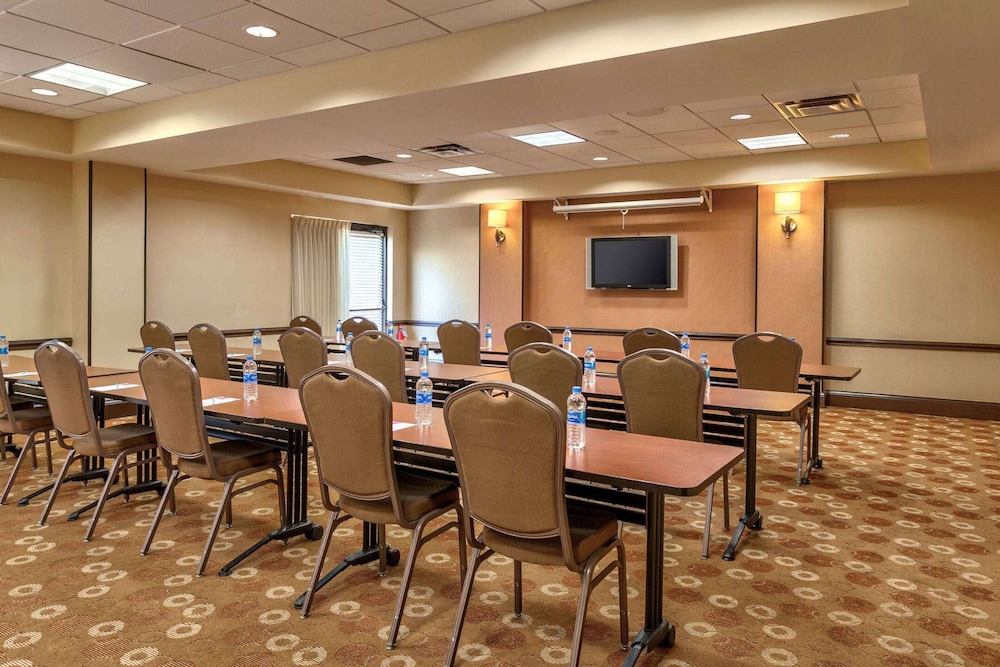 Wyndham Garden Kansas City Airport 50/62