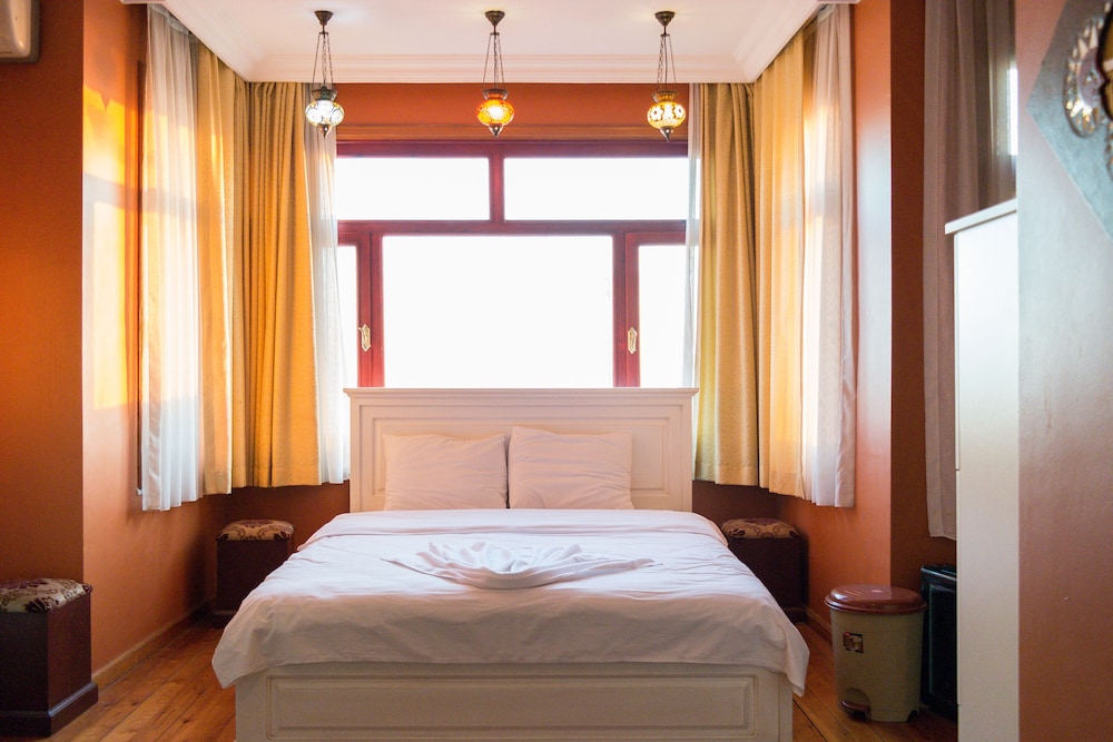Cheers Lighthouse 8/50