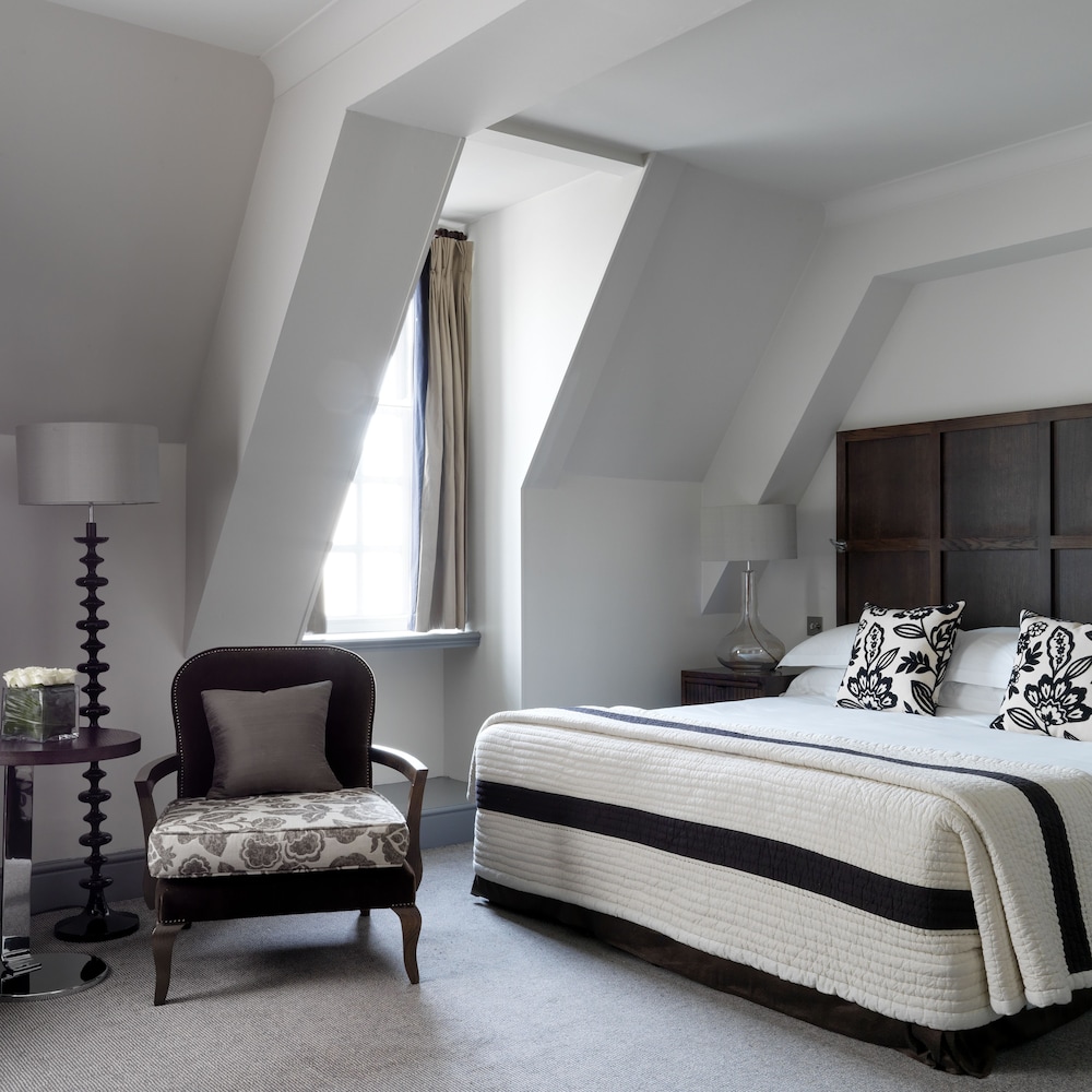 DELUXE, KING BED