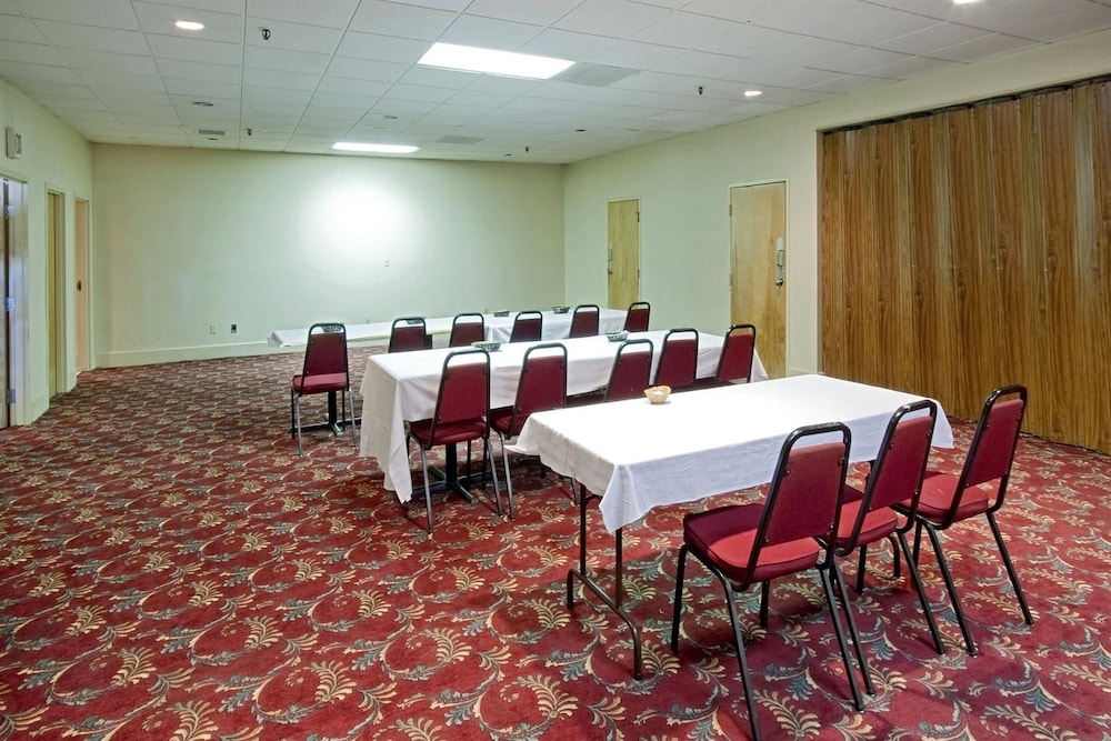 Americas Best Value Inn Forest 22/24