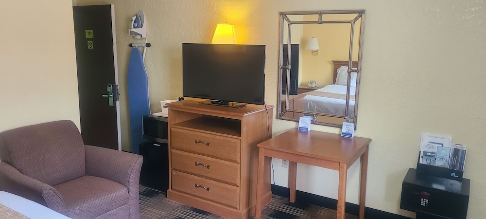 Travelodge By Wyndham Airport Platte City 23/34