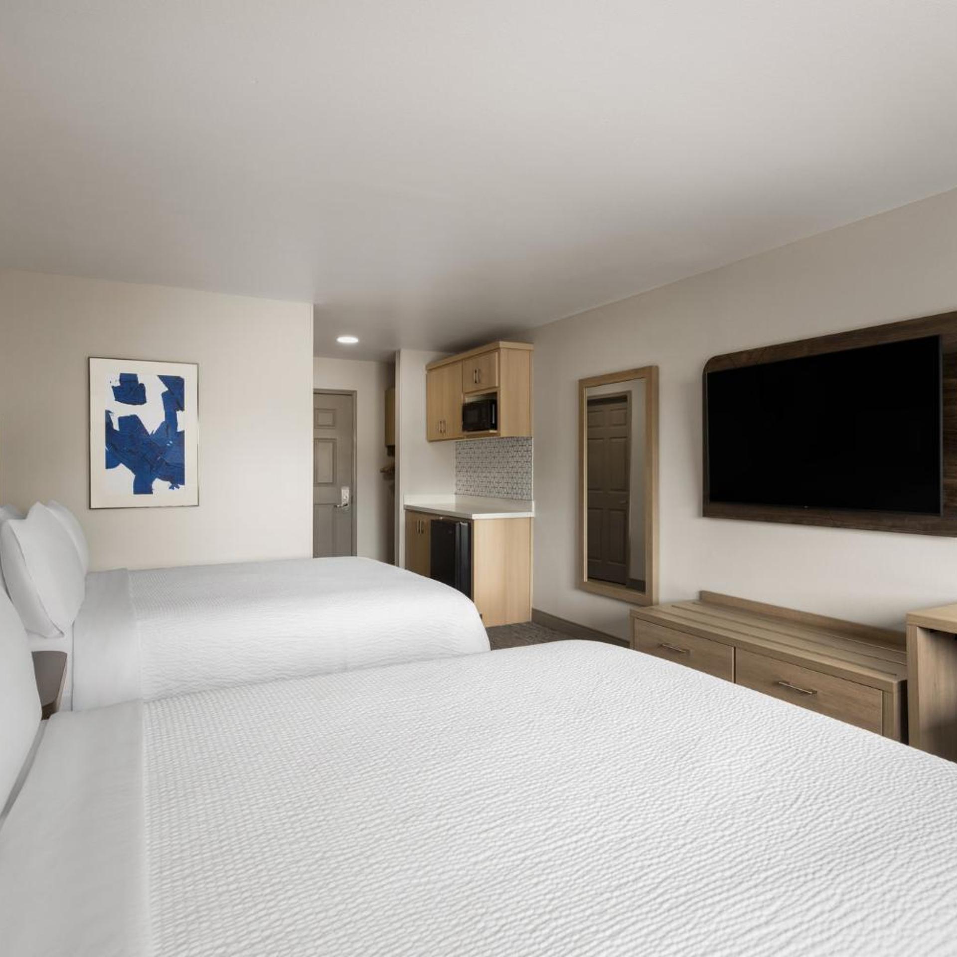 Standard, 2 Queen Beds, Bathtub, Accessible