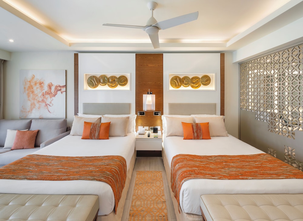 Junior Suite, Luxury, King Bed, Ocean View, Sofa, Royalton Bavaro, An Autograph Collection All Inclusive Resort and Casino 2/4