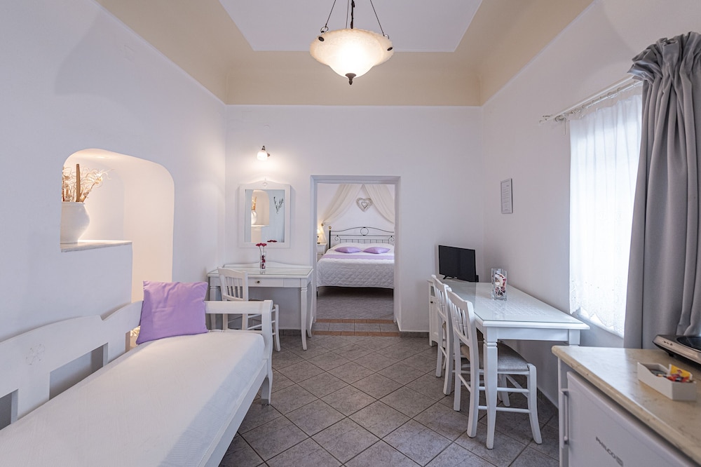 Reverie Santorini Hotel 4/50