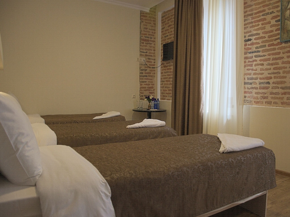 Tiflis Hotel 31/74