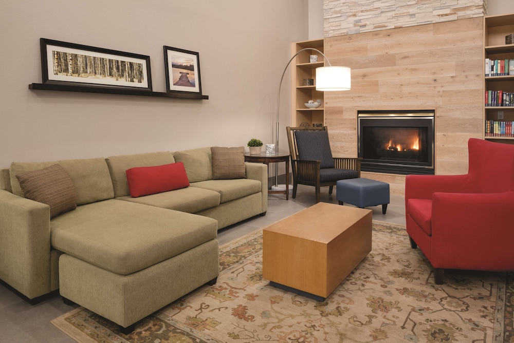 Country Inn & Suites by Radisson, Cedar Falls near University 25/39