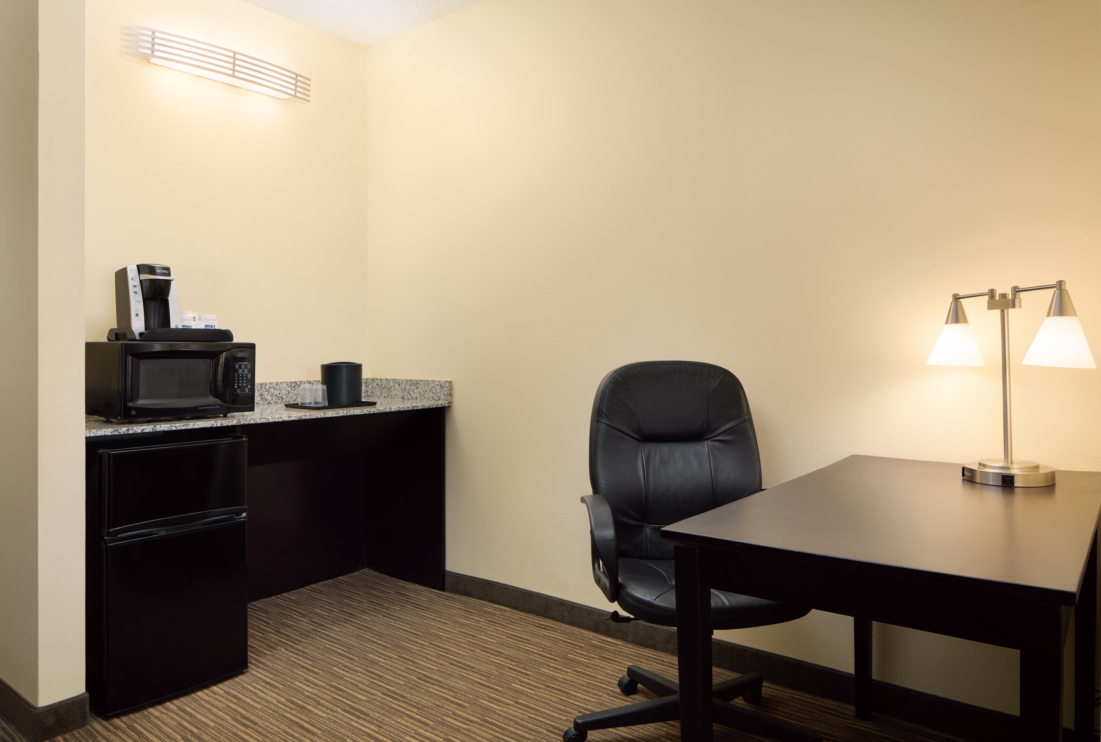 Holiday Inn Express & Suites Alpharetta - Windward Parkway 9/33
