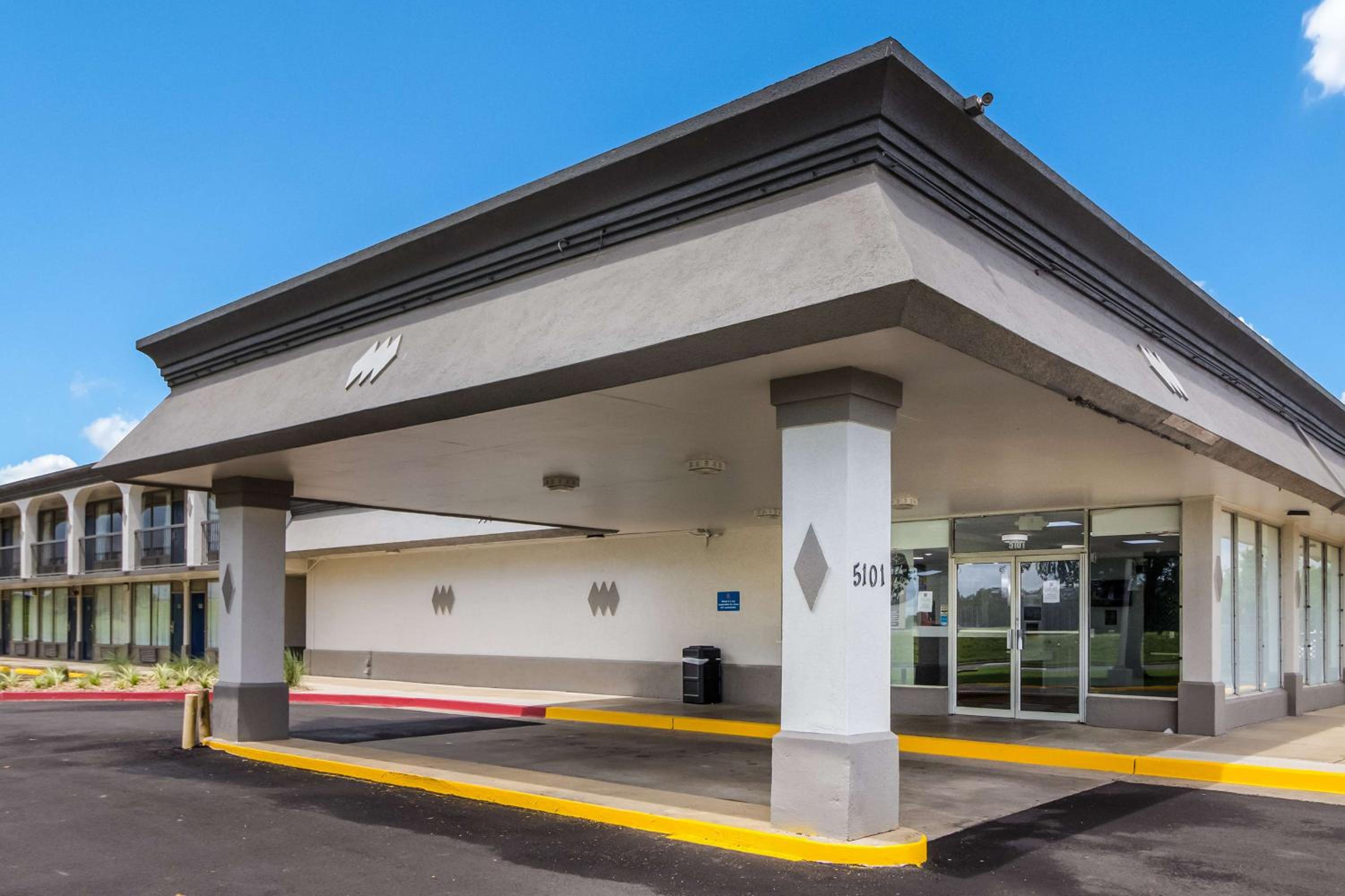 Motel6 Groves, TX 4/44