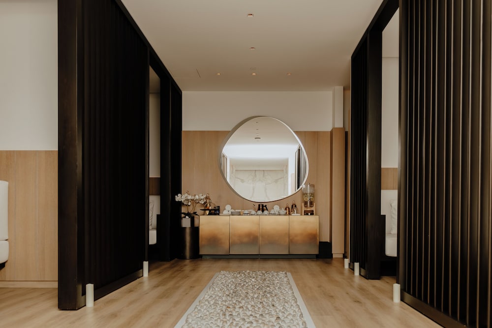 Four Seasons Hotel Montreal 12/68