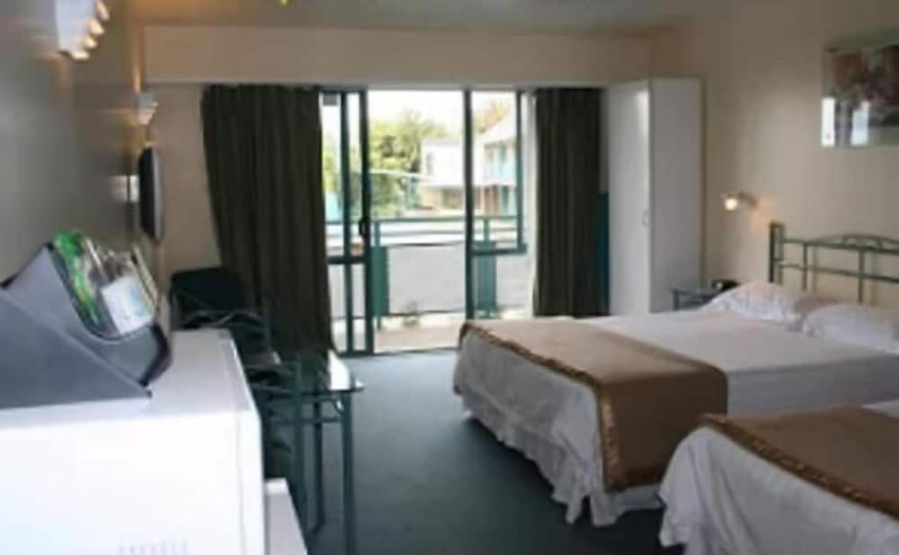RAYLAND MOTEL 18/34