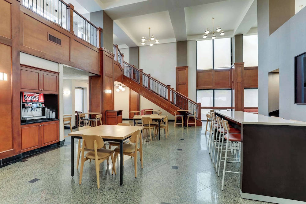 Drury Inn and Suites Birmingham Lakeshore Drive 32/50