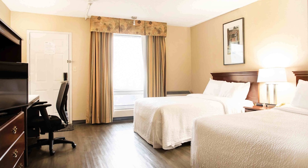 EXTERIOR, COURTYARD, 2 QUEEN BEDS