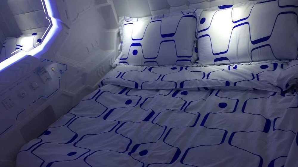 Space Capsule Hotel 22/32