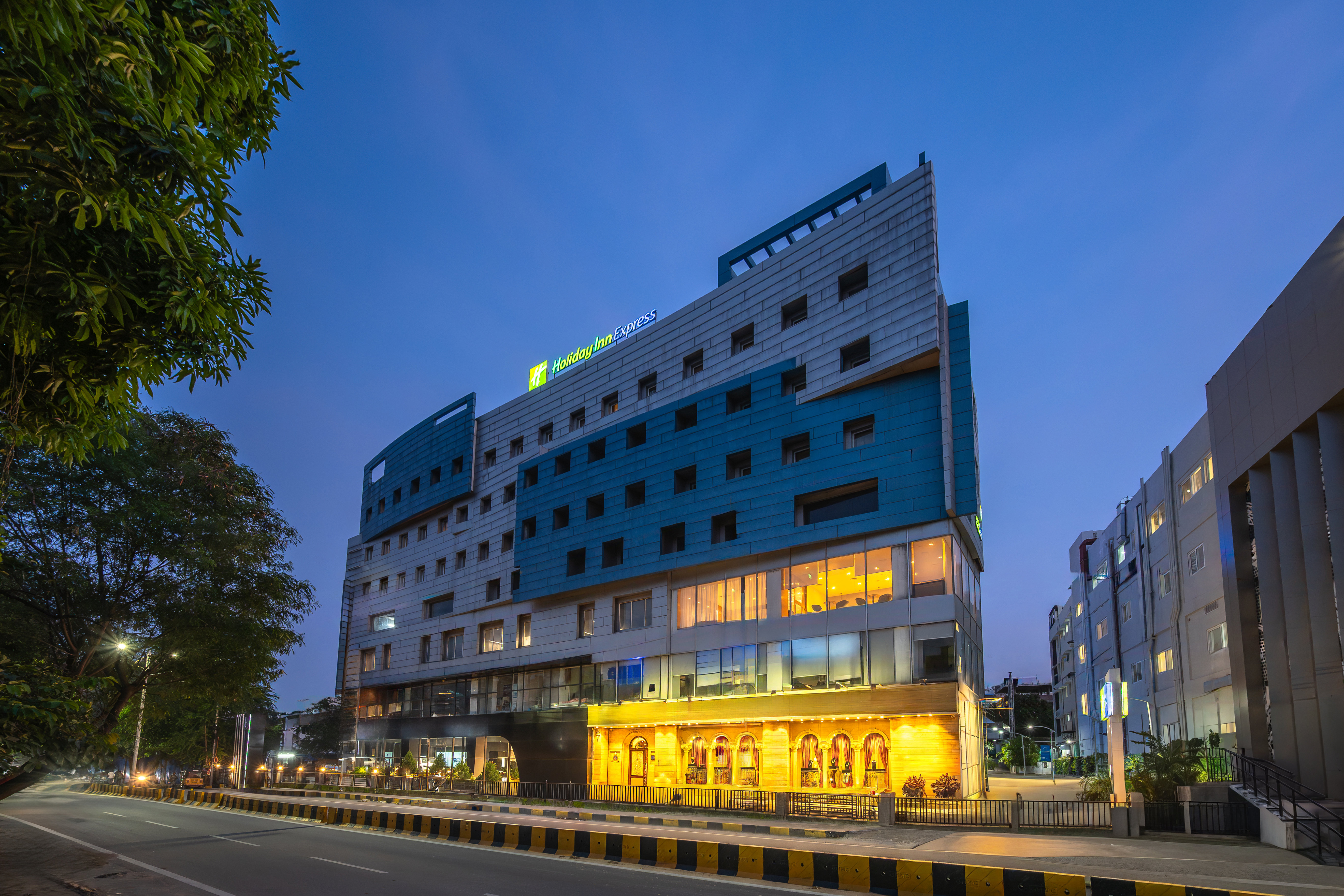 Holiday Inn Express Hyderabad Banjara Hills 3/50