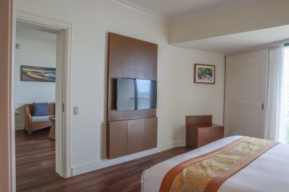 Family Suite, King and Twin Beds
