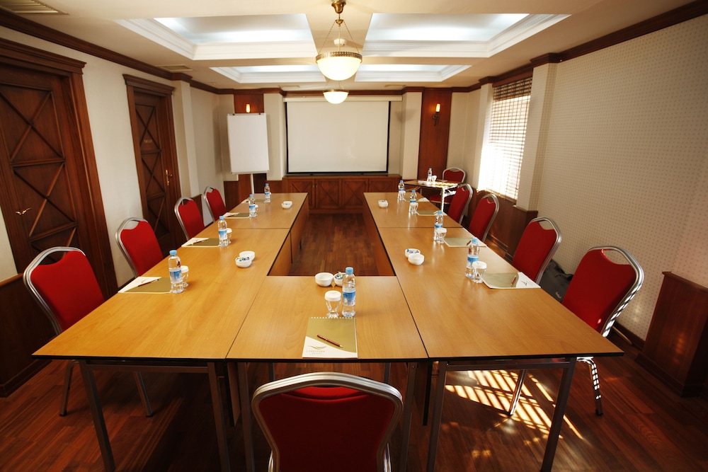 Occidental Taksim Hotel 68/72
